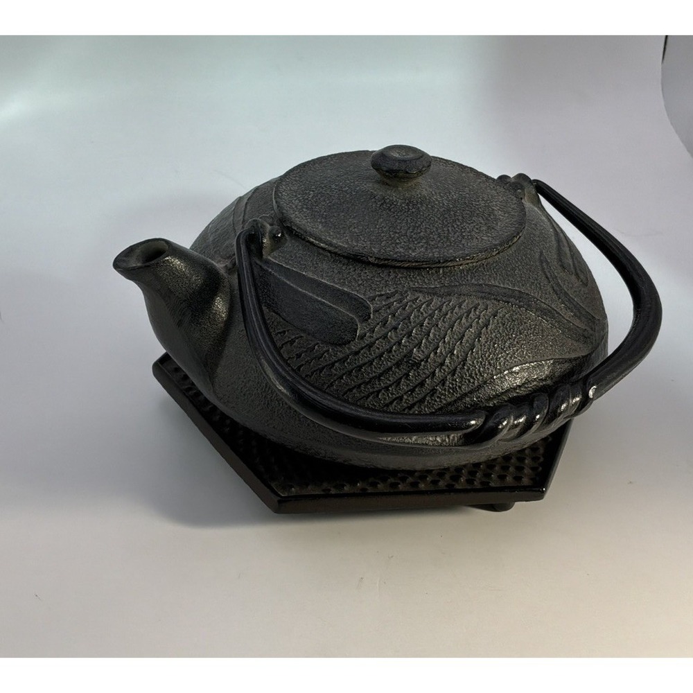 Nambu Tekki Ironware Cast Iron Kettle Teapot Dragonfly Japan 5.5" X‎ 2"